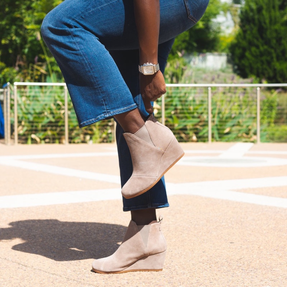 ✶ NWT ✶ TOMS Kelsey Wedge Bootie 5.5